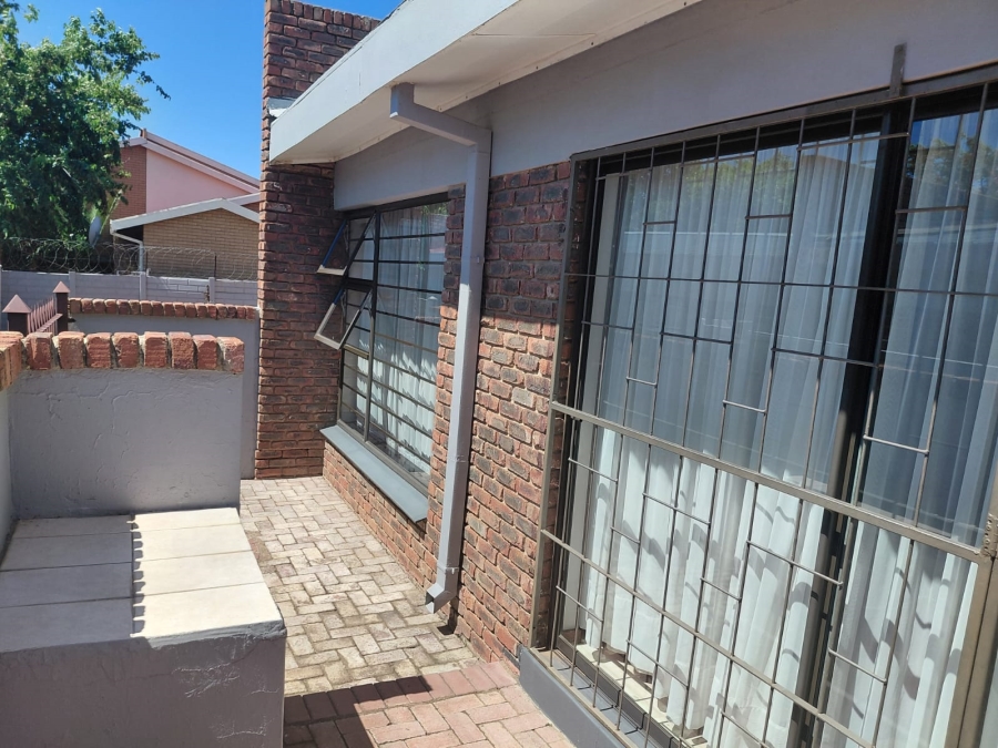 2 Bedroom Property for Sale in Pellissier Free State